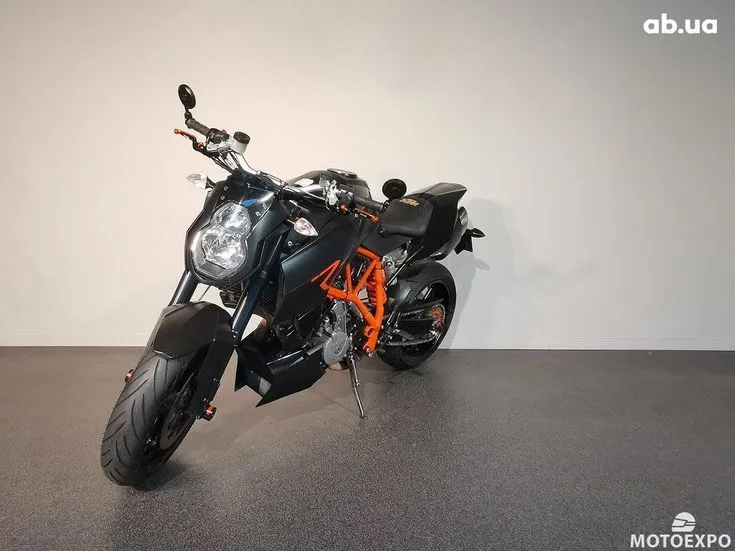 KTM 990 Image 1